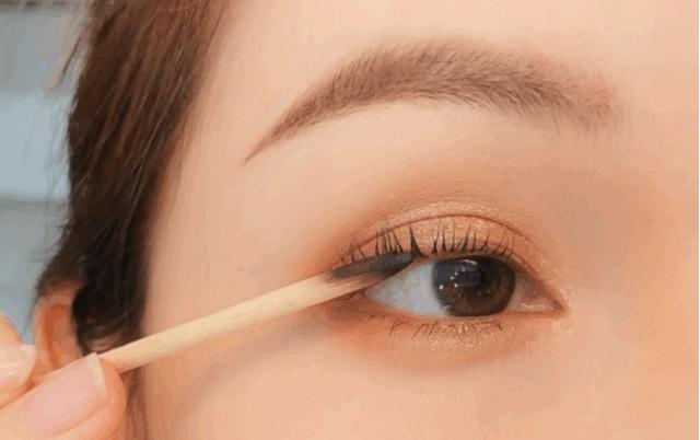 睫毛根部比较硬怎么画眼线,保姆级教程睫毛