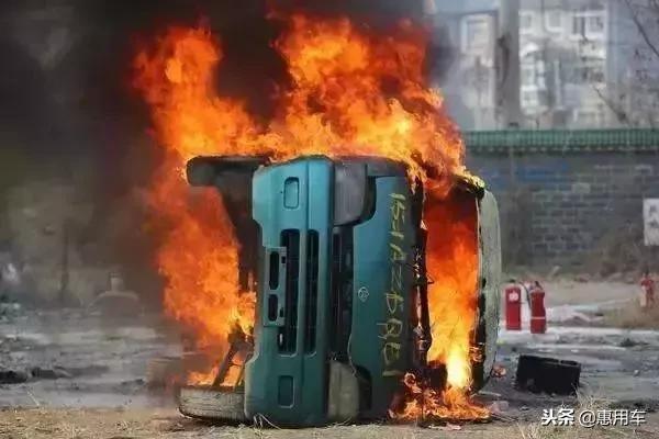 灭火器长期在车上会爆炸吗,车载灭火器过期了不会自己爆炸吧