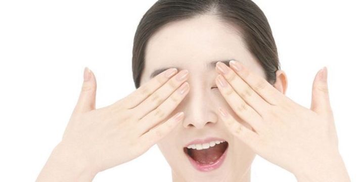 眼部去皱纹最好的方法简单,去眼部皱纹最好的天然方法