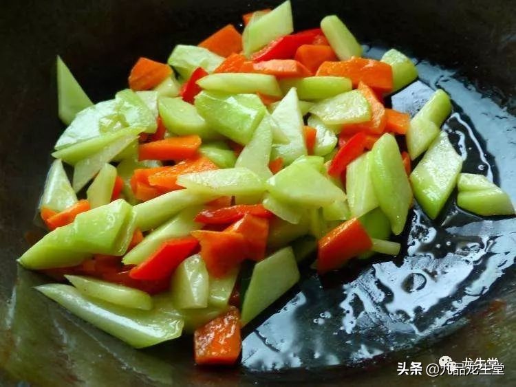 黄瓜和佛手瓜哪个有营养,佛手瓜怎么做好吃营养价值高