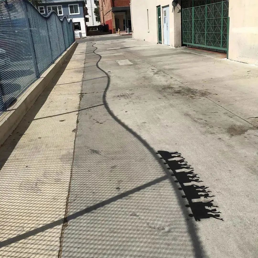 奥斯卡影帝沦为服务员？好莱坞星光大道被糟蹋？网友惊呼神操作