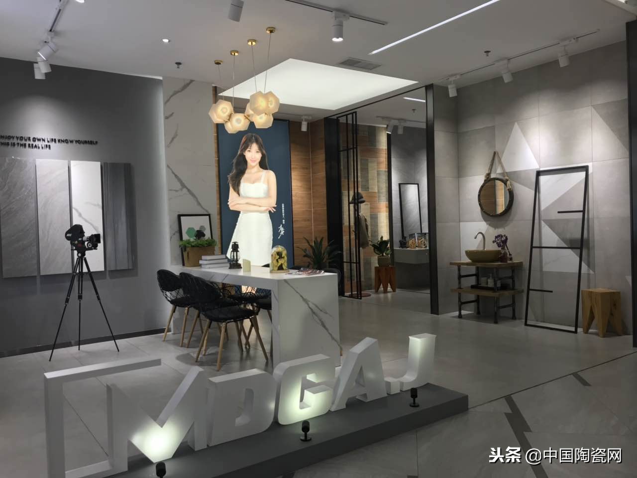 中陶君巡展-骏程：新装如此美，代言人柳岩你知道吗？