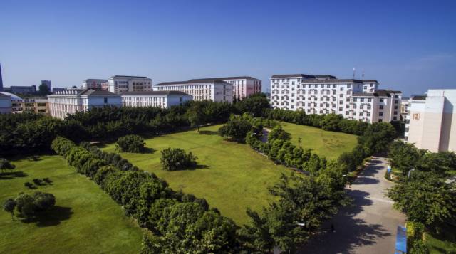 绵阳南山实验和南山双语哪个更好,绵阳南山中学和南山双语