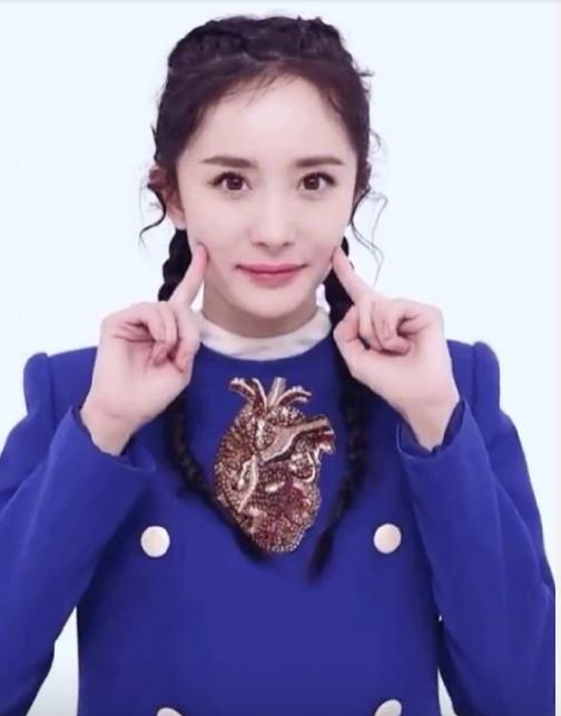 明星都在梳的麻花辫马尾 (哪个女明星的麻花辫惊艳到了你)