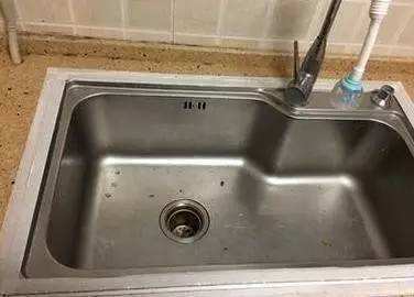 马桶底座玻璃胶好弄掉吗,马桶底座发黄是玻璃胶不好吗