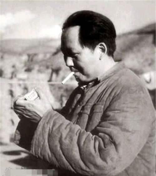 邓华有多厉害？毛主席极力称赞，彭老总：不听邓华言，吃亏在眼前