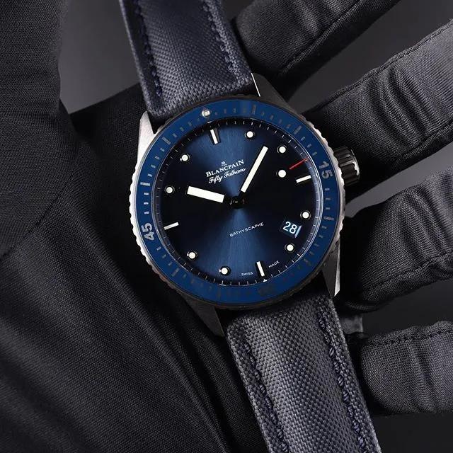 法穆兰v45和绿水鬼哪个档次高,金表绿水鬼手表多少钱