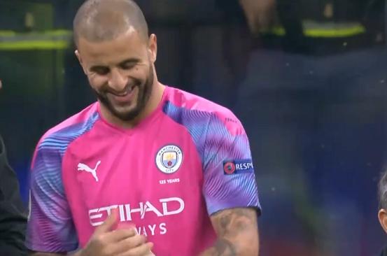 沃克客串门将队友一脸懵逼,沃克当守门员全过程