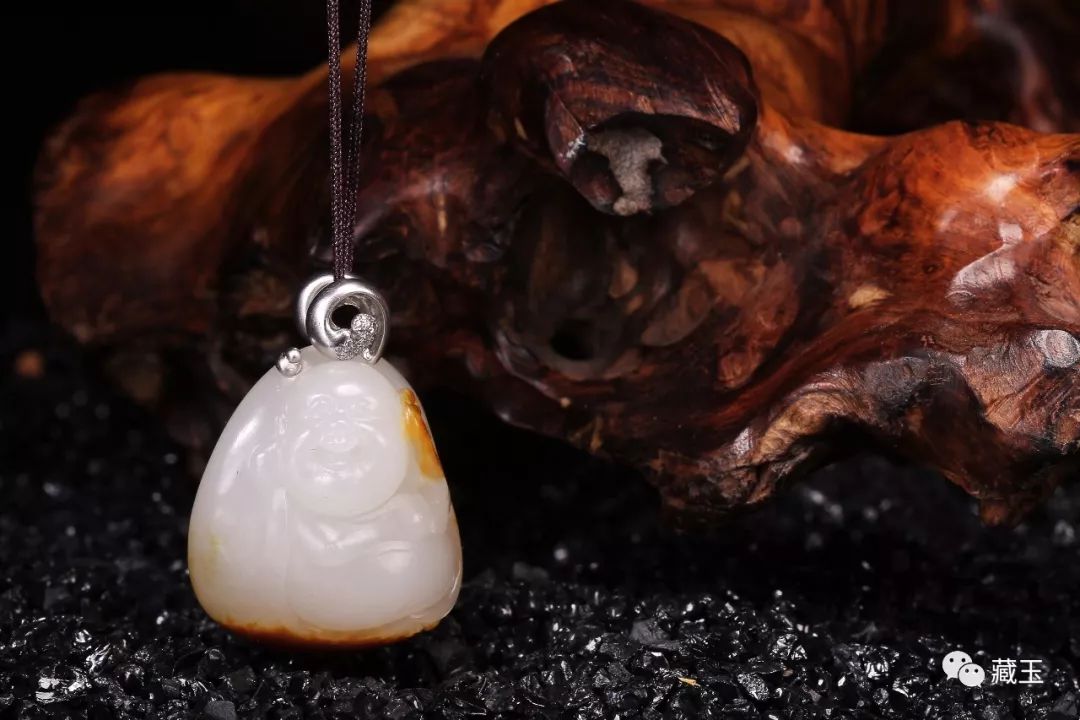 属虎女士戴玉佛好不好,女士戴玉佛还是玉如意