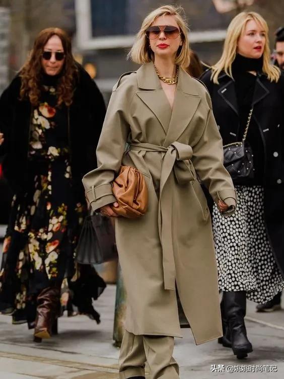 什么羊绒大衣好看又不显皮,羊绒大衣买什么颜色经典百搭洋气