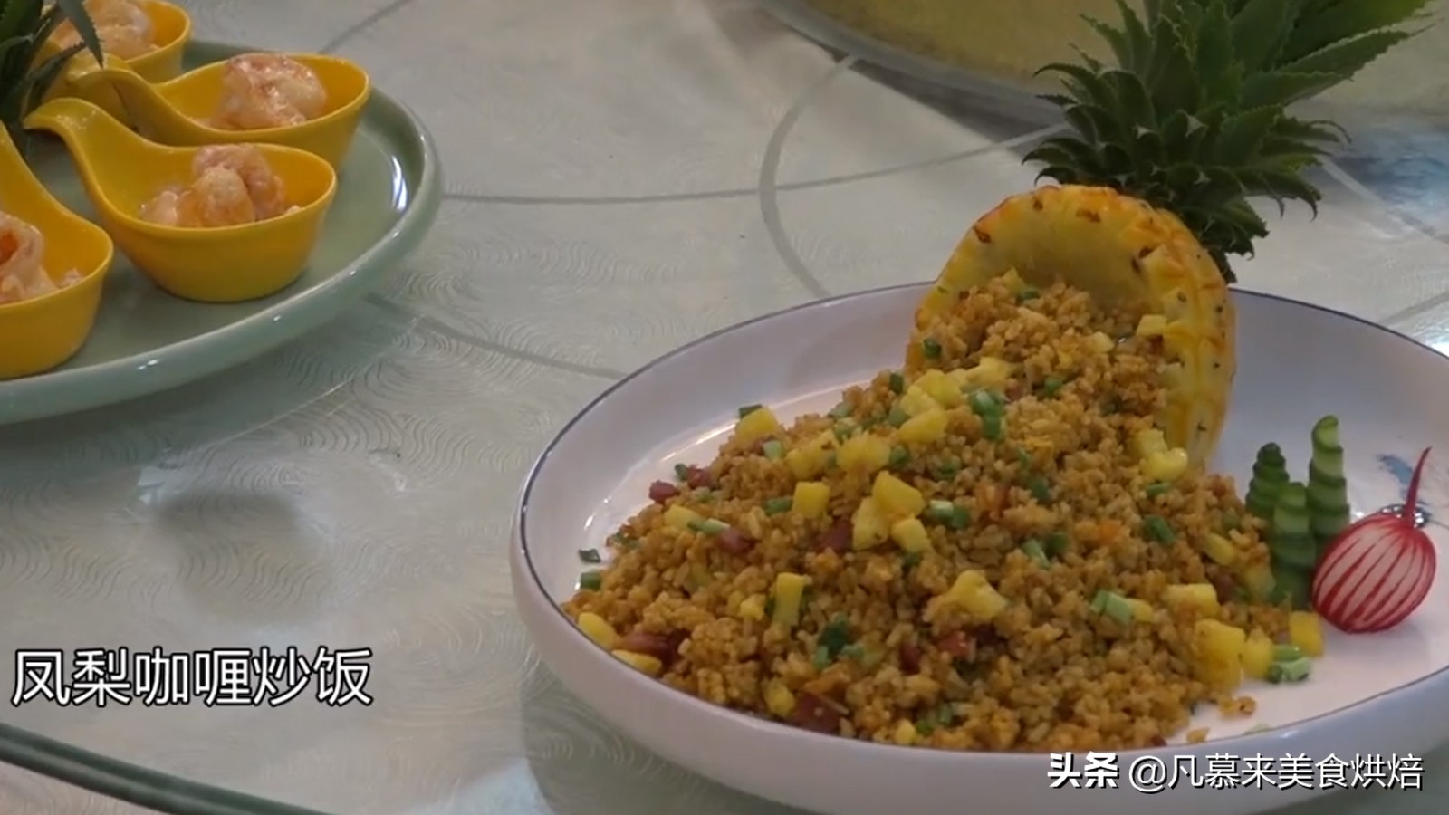 凤梨需要像菠萝一样在盐水里泡吗,菠萝和凤梨的区别哪个不用泡盐水