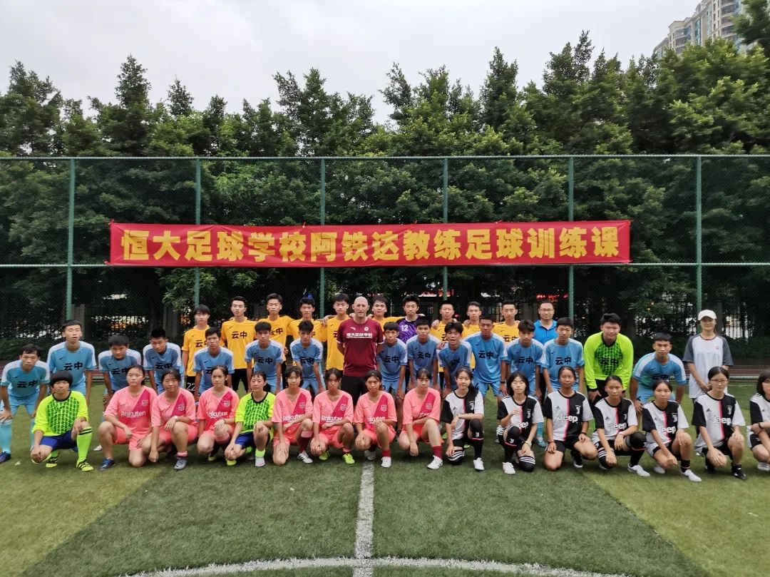 笔韵墨香放异彩，丰富舞台漫云中——广州市白云中学欢迎您