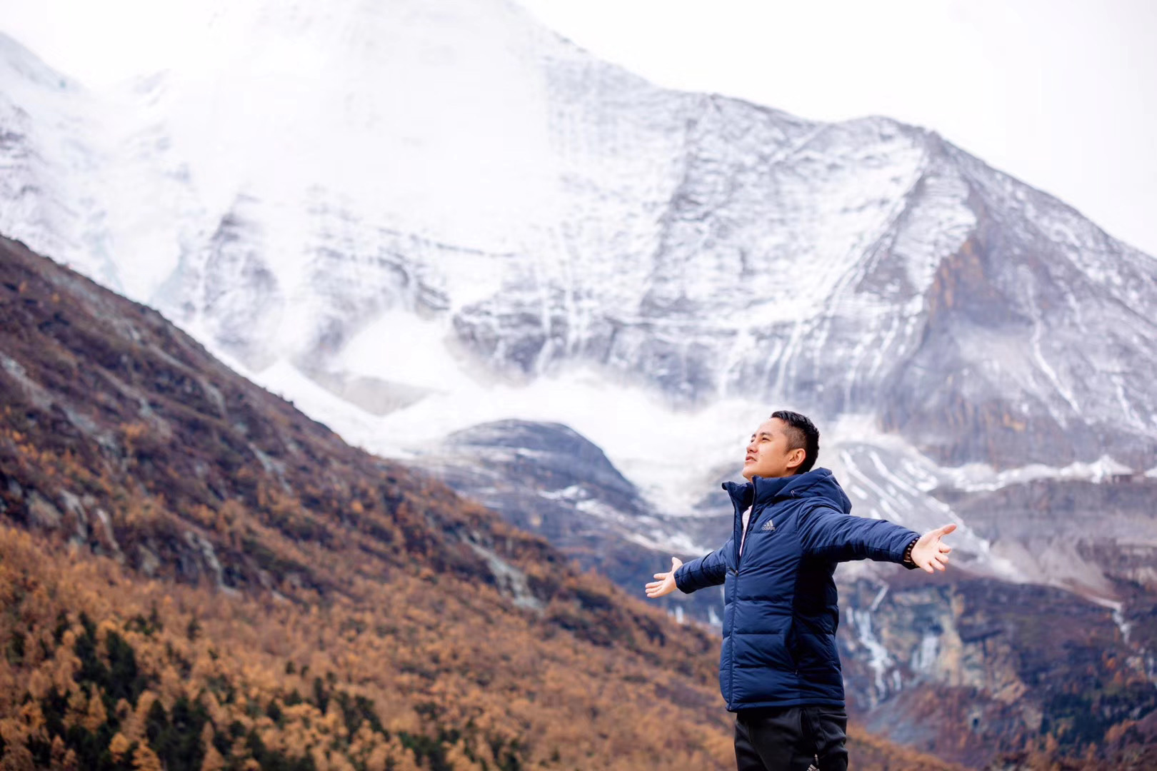 稻城亚丁出新政策，4种情况享受免票，神山下的风光是世外仙境
