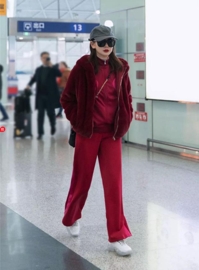 戚薇明星穿搭二选一,吴昕戚薇同款西装