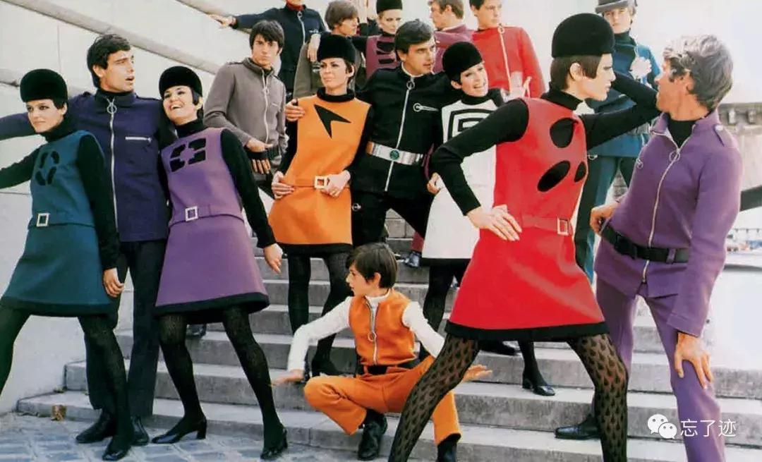 太空时代服装图片,太空科学实验服