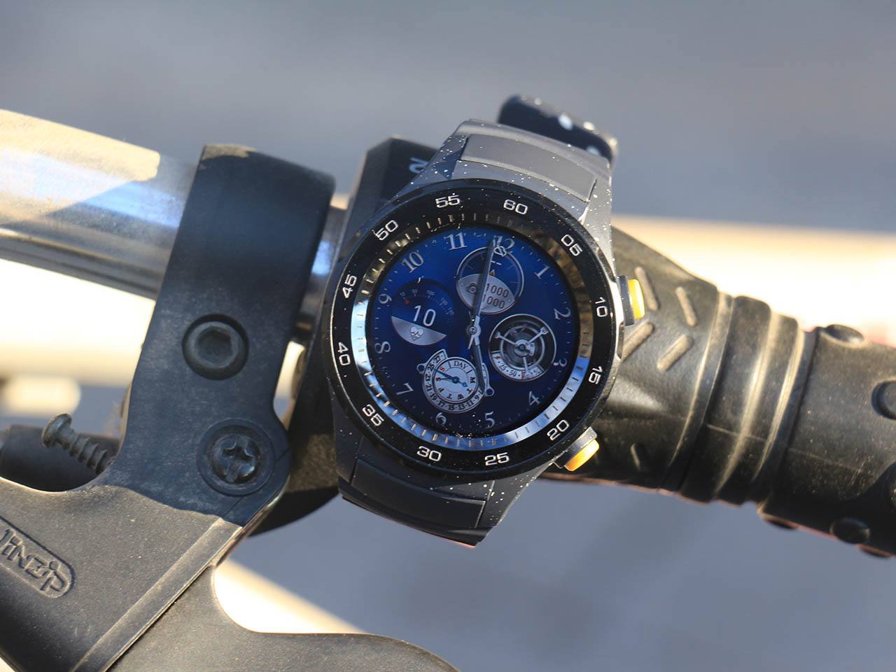 如何挑一款便宜排面高的智能手表 (同等价格选智能手表还是机械手表)