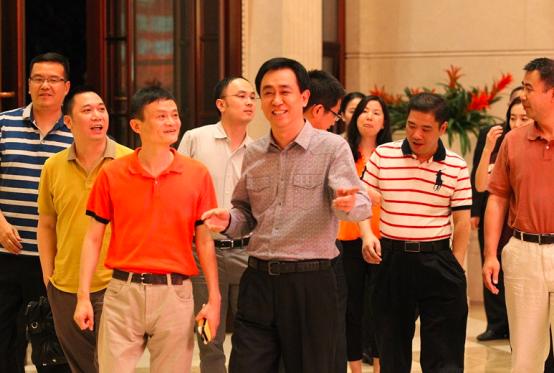 许家印当过几年掏粪工,从掏粪工到首富许家印的发家史