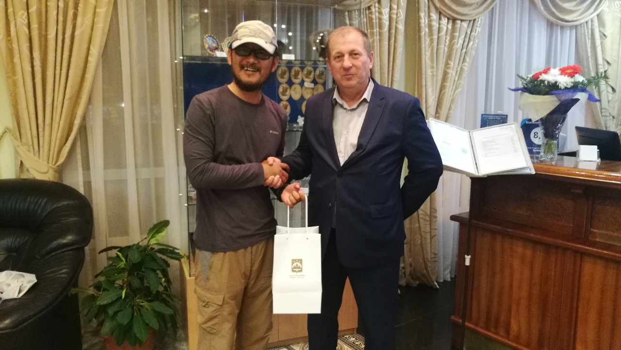 一人一舟的视频,一人一舟一运河