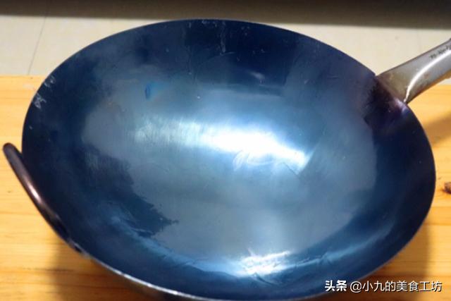 怎么才能让生锈的铁锅焕然一新,大厨教你烫新铁锅保准不易生锈