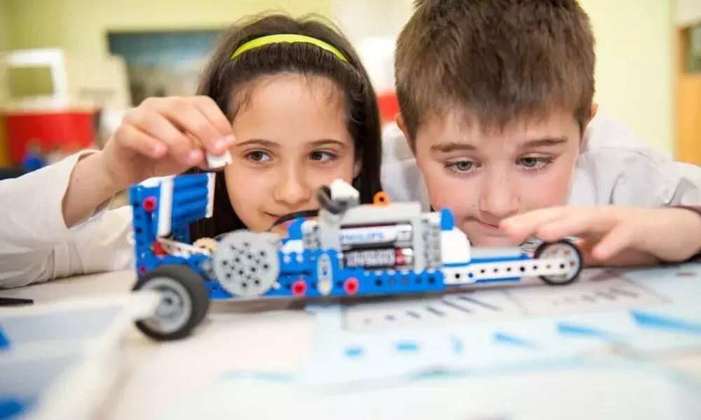 乐高机器人编程有什么区别,乐高ev3机器人编程自学