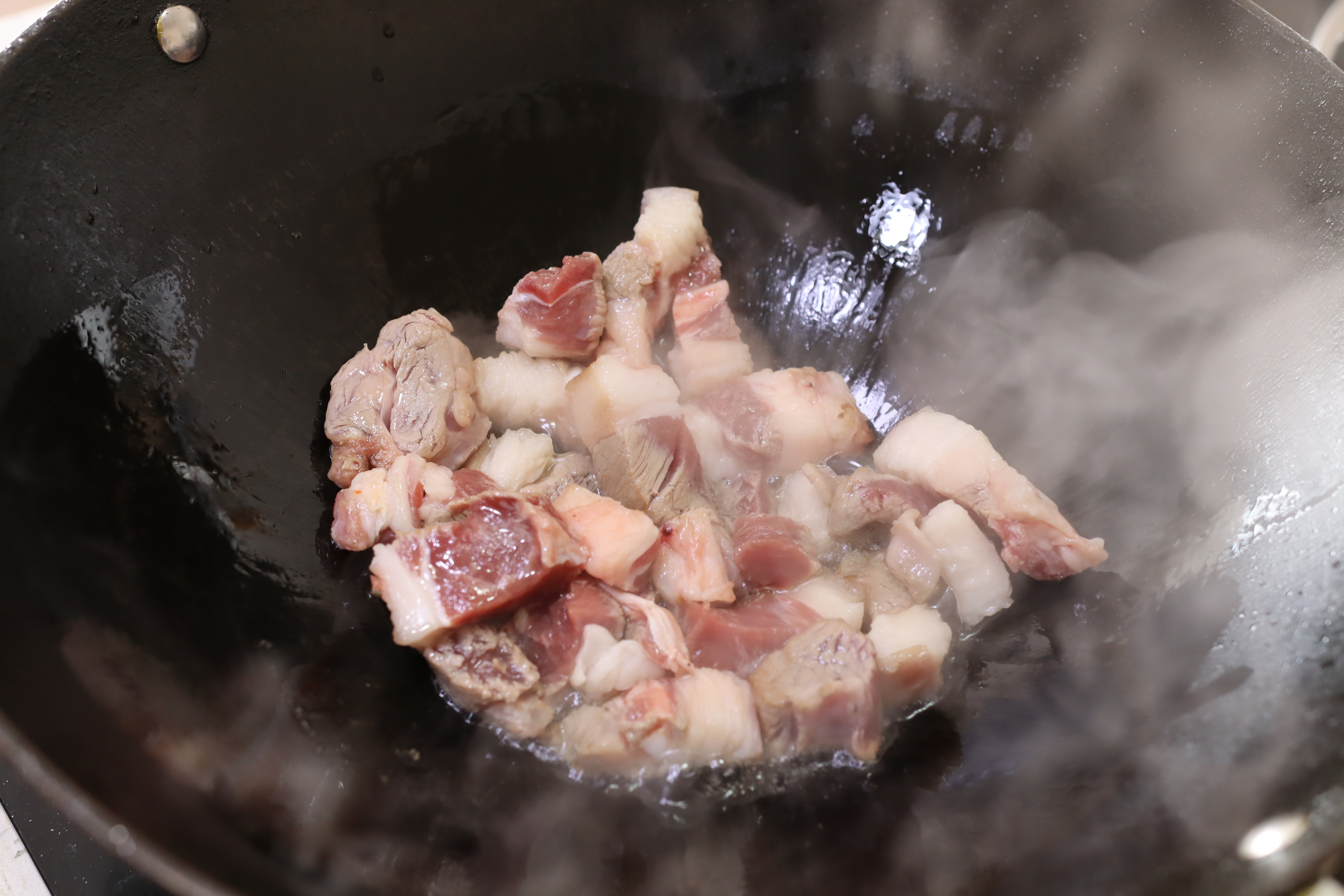 煮羊肉汤放料酒,煮羊肉汤要不要撇浮沫