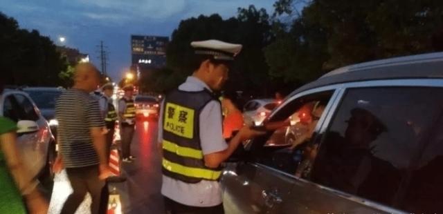 喝酒上车打火不开算酒驾吗,酒后车内休息打火开空调算酒驾吗