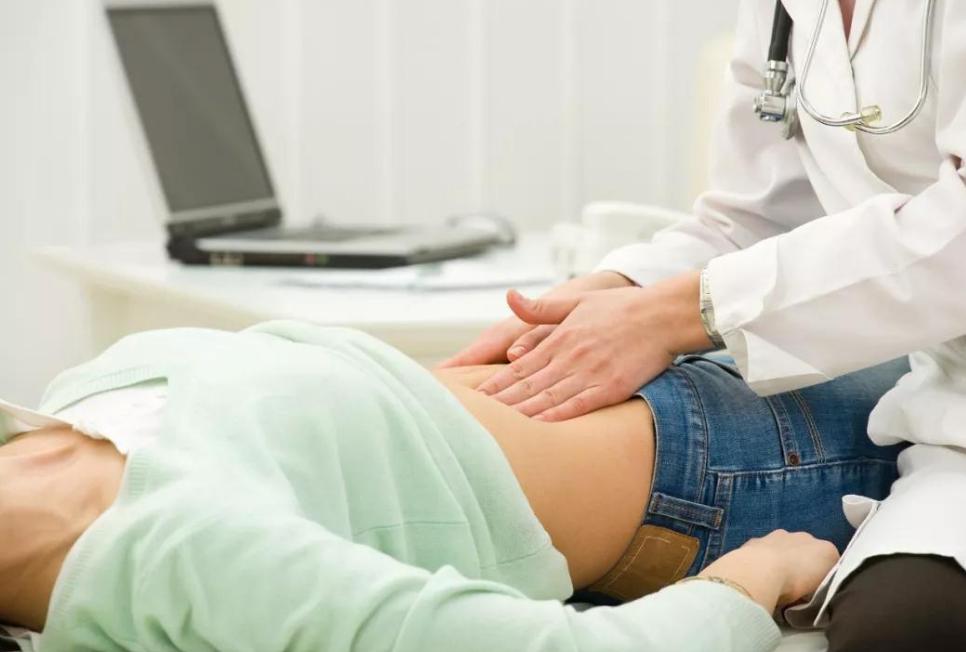 孕晚期胎儿在子宫内舒服吗,6个月胎儿在子宫里天天都在干嘛