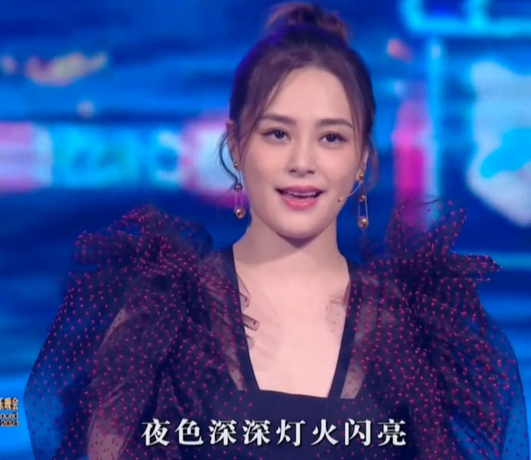 谢霆锋在台下看王菲和刘德华,谢霆锋看王菲表演