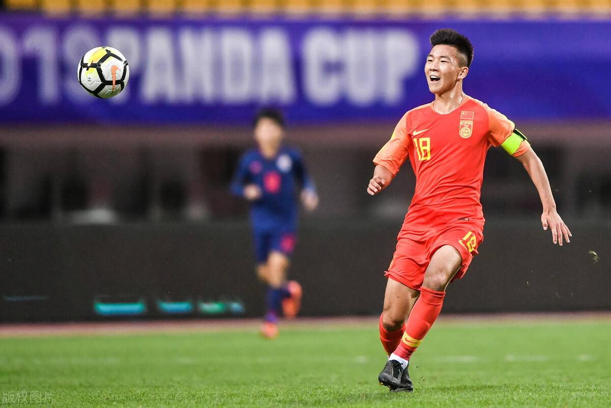 贾博琰上港留洋,上海上港贾博琰