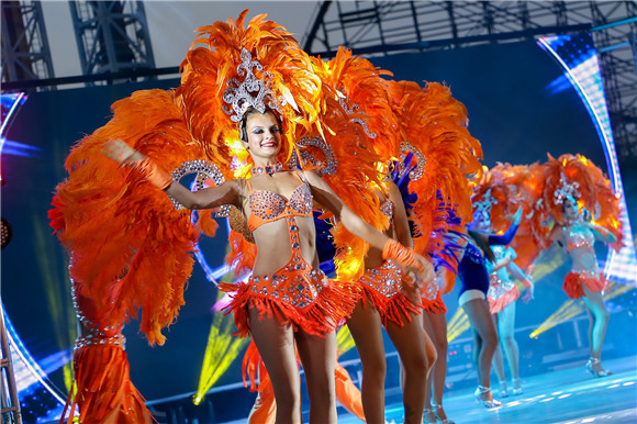 深坑旅奇妙夜泼水狂欢东欧火舞……佘山盛夏狂欢季从欢乐谷“出发”