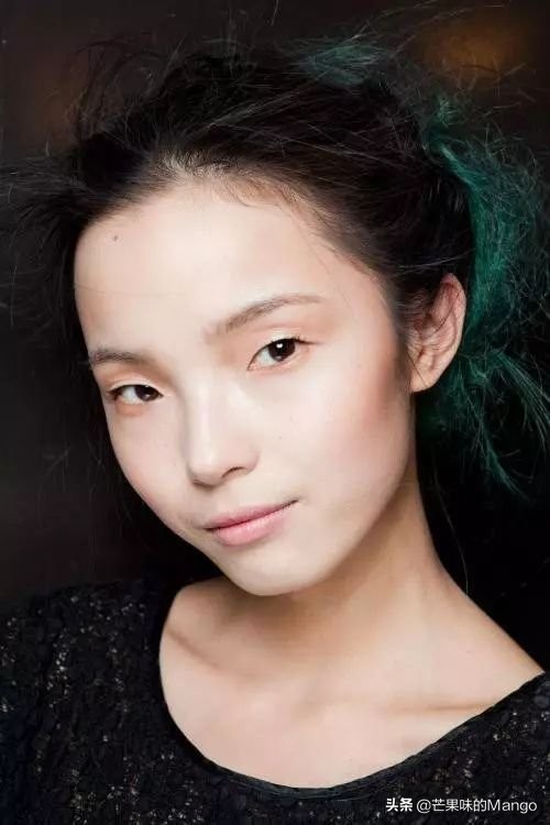 周冬雨单眼皮搭配,韩国单眼皮女明星眼妆金高银