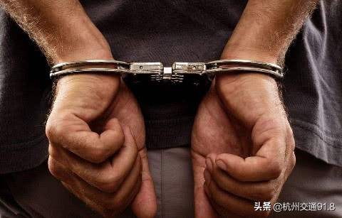 18岁小伙网上招嫖被骗500元报警,喂110我杀人了