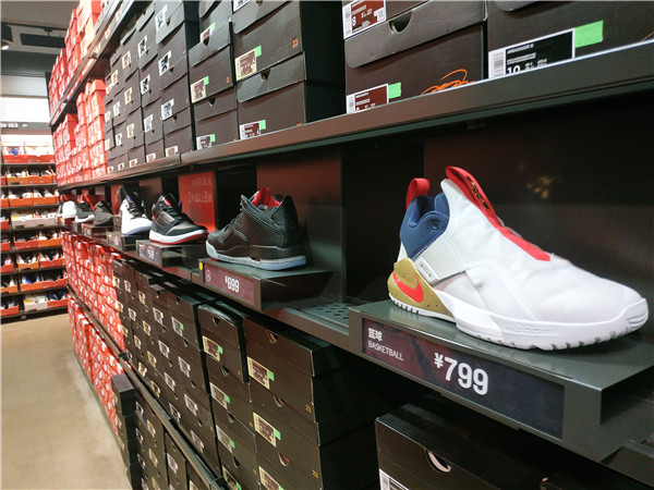 晋江耐克阿迪折扣店,耐克阿迪折扣店的进货渠道在哪儿