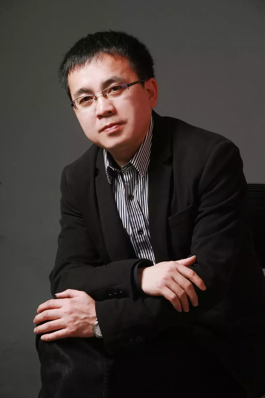 悬崖边的自嗨哥：“新农哥”余中武嘎嘣干掉美国货