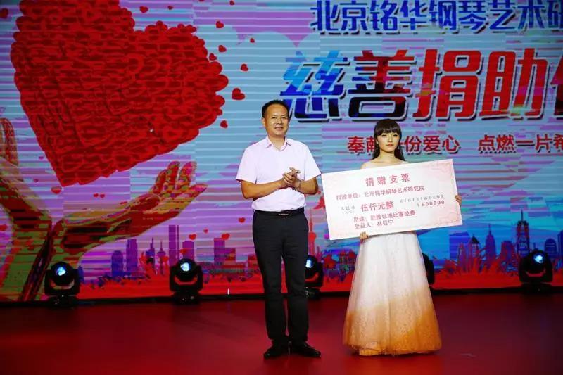 双目失明考上清华的女孩,全网黑后她靠考研爆红了