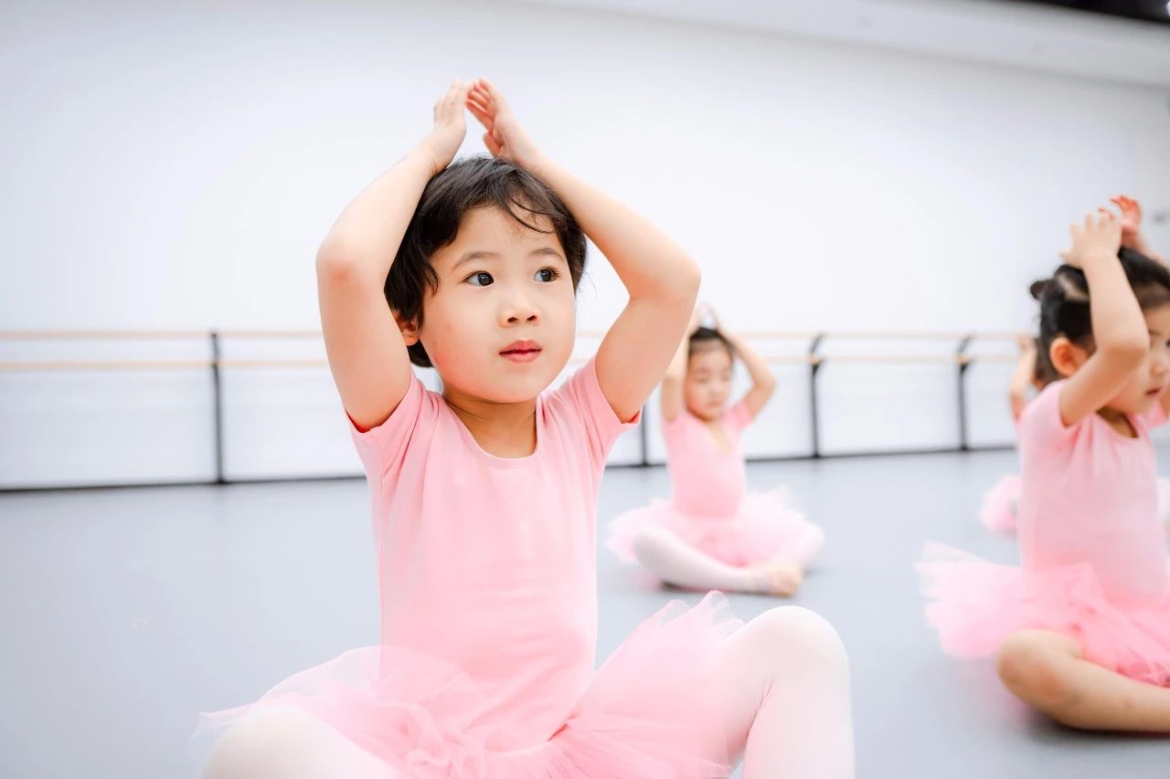 公开课|孩子觉得压腿会疼不愿意练习怎么办？