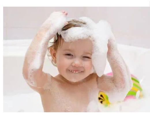 孙女洗澡健康困扰，一台空气能帮你解决，洗得开心，用得放心