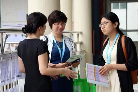 “我能打回去吗？”3个宝妈不同的反应，造就3个孩子不同的未来