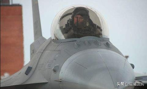 f-22有格斗导弹吗,f-22先进吗