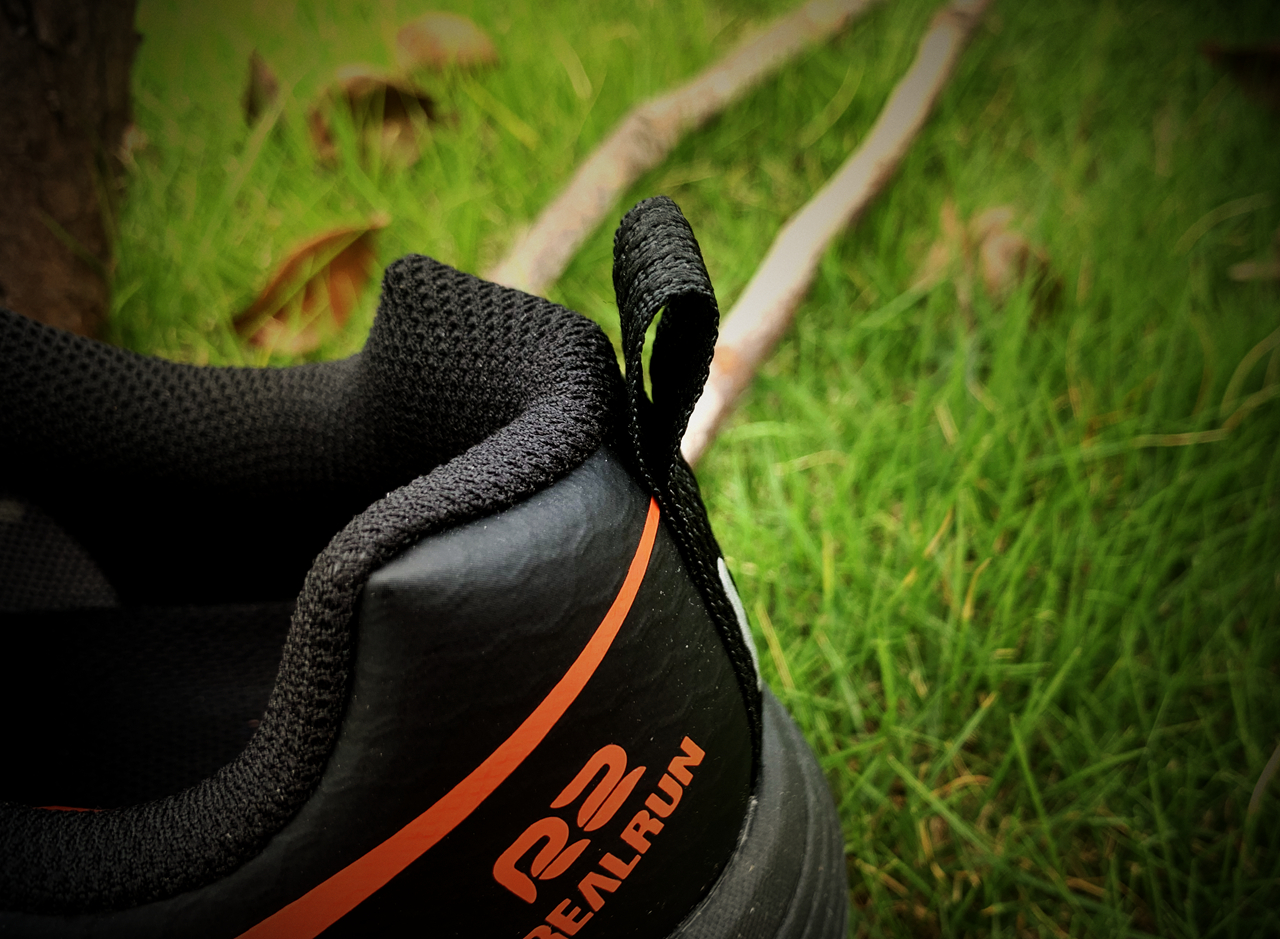 奔跑的Faith-咕咚R2信仰跑步鞋