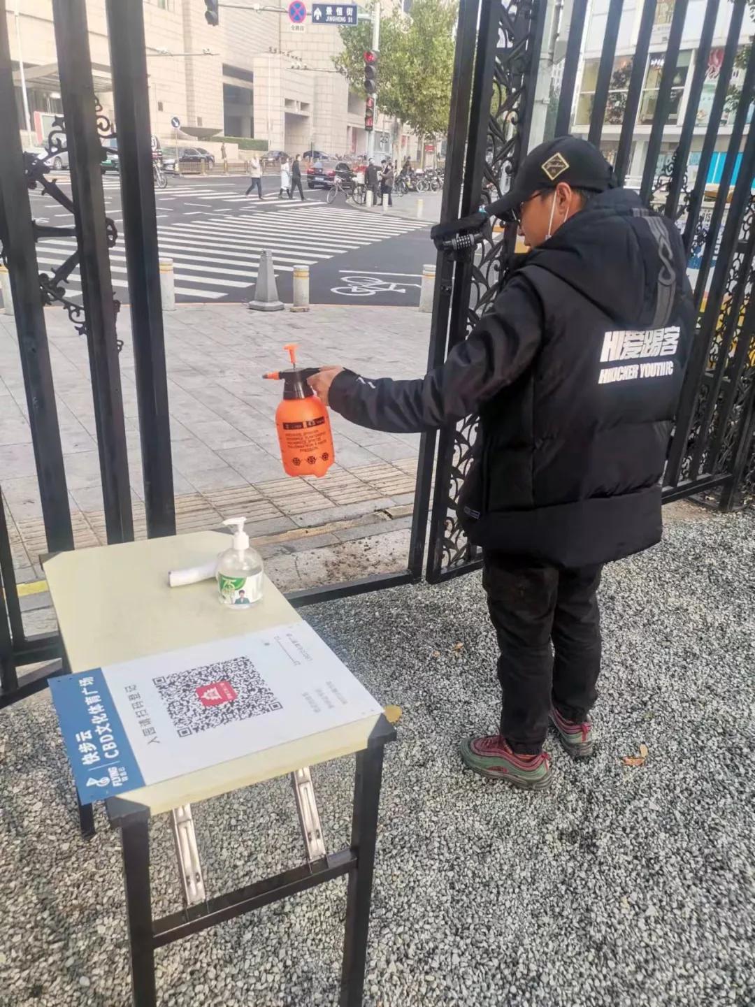 一路同行携手一生,一路同行我们携手并肩一起走