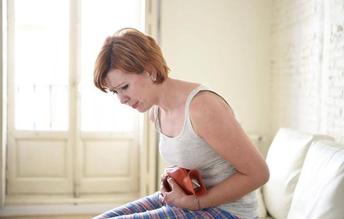 月经结束有褐色分泌物伴随小腹痛,月经结束后十天褐色鼻涕状分泌物