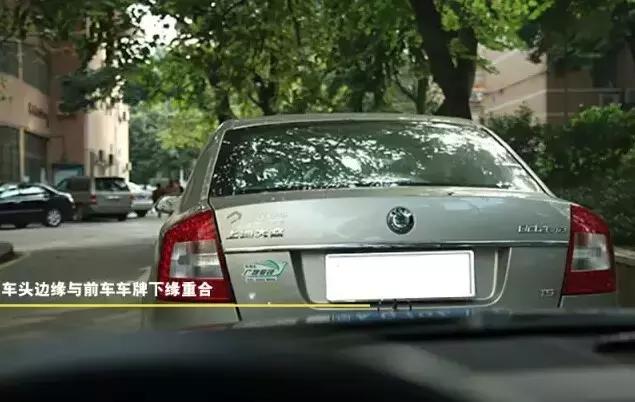 开车如何判断车头与前车距离,开车看不到前车盖怎么判断距离