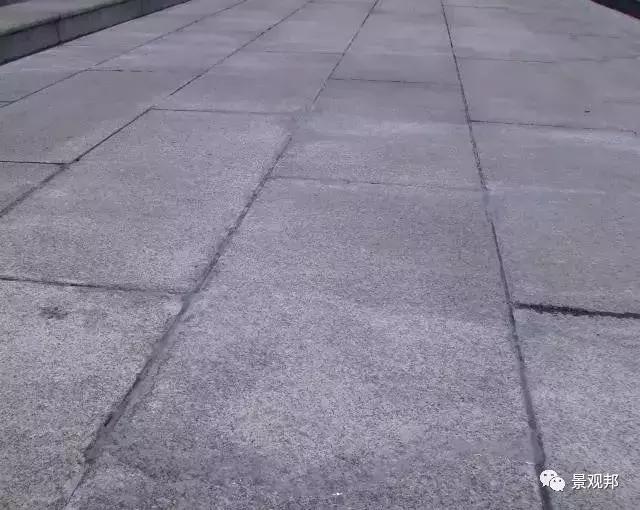 室外地面石材泛碱怎么办,水景石材泛碱如何处理