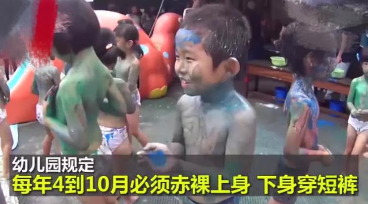 “小孩上学都要*光脱**”日本为刺激大脑发育，幼儿园实行裸体上课