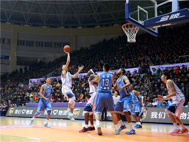 新疆广汇男篮夺冠后回忆,孙保生篮球视频