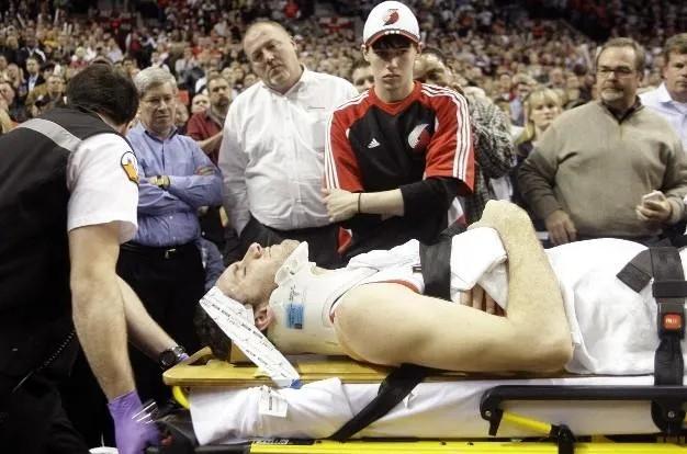 掘了！利指导7分钟连砍22分都输，表坏了谁顶得住