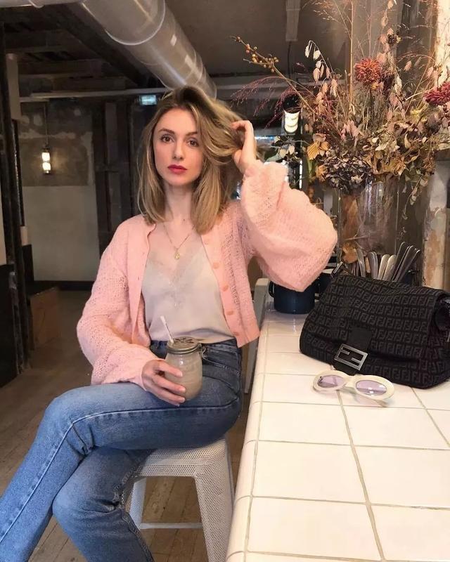 有弹力的牛仔裤会越穿越宽松吗,弹力牛仔裤宽松的好还是紧身的