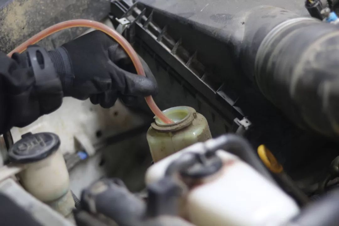 怪兽修车：翻新“残损不堪”的二手霸道LC150，满血复活变新车