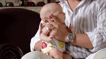 宝宝有胀气怎么拍嗝最有效,宝宝胀气后如何快速拍嗝